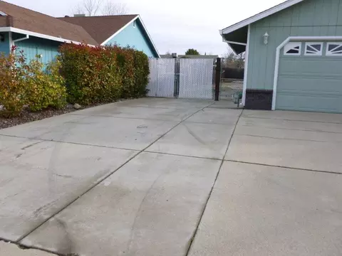 1639 Hominy Way, Redding, CA 96003 photo 2