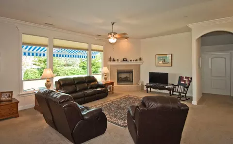 1017 Coggins St, Redding, CA 96003 photo 5
