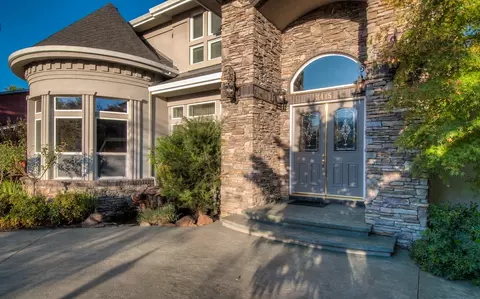 3445 Riverview Dr, Redding, CA 96001 photo 3