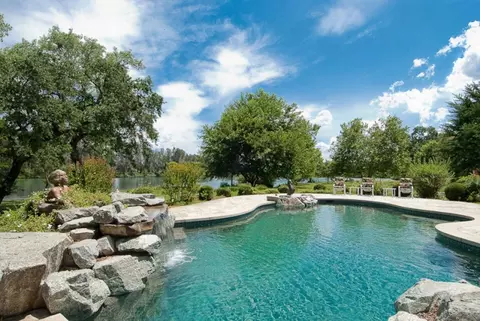 3445 Riverview Dr, Redding, CA 96001 photo 6