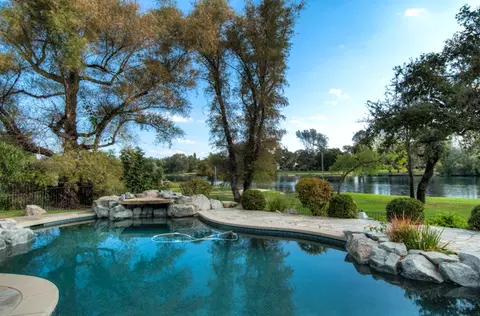 3445 Riverview Dr, Redding, CA 96001 photo 5