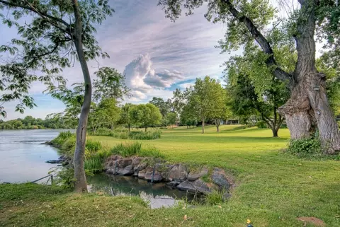 3445 Riverview Dr, Redding, CA 96001 photo 4