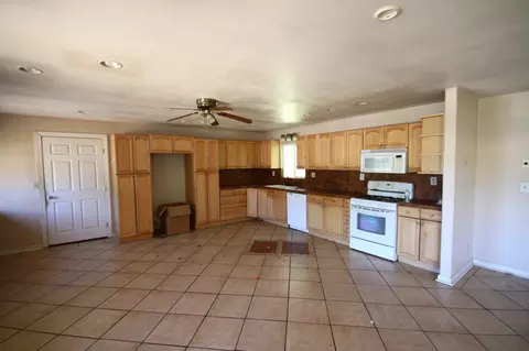 2345 Corona St, Redding, CA 96002 photo 4