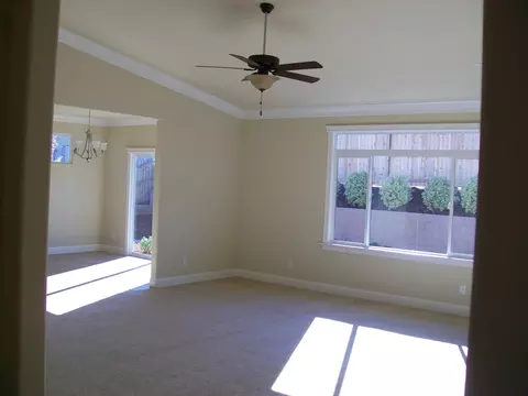 663 Rogue River Way, Redding, CA 96003 photo 4