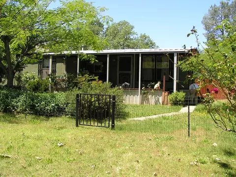 10394 Surrey Ln, Redding, CA 96003 photo 1