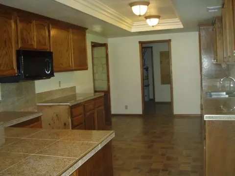 1699 Lakeside Dr, Redding, CA 96001 photo 4