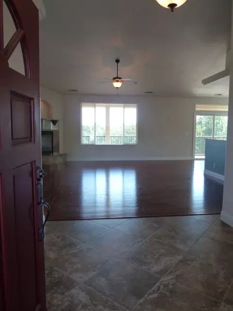 871 Collyer, Redding, CA 96002 photo 2