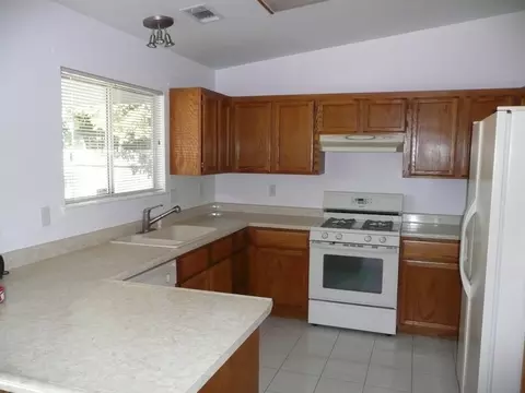 2566 Capella St, Redding, CA 96002 photo 4
