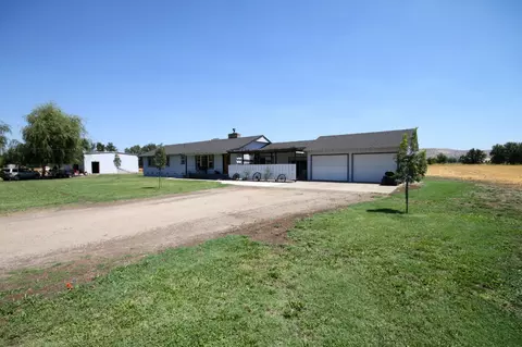 11728 Schafer Ave, Red Bluff, CA 96080 photo 2
