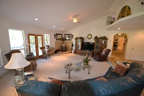 13249 Luna, Redding, CA 96003 photo 3