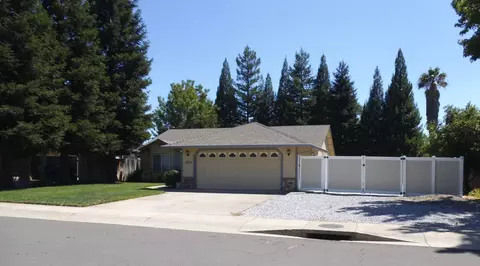 1817 Trumpet, Redding, CA 96003 photo 3