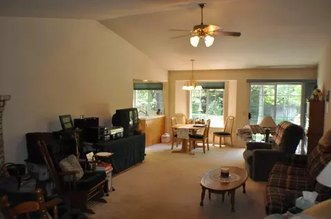 4140 Saratoga Dr, Redding, CA 96002 photo 4