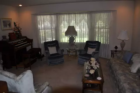 4140 Saratoga Dr, Redding, CA 96002 photo 5