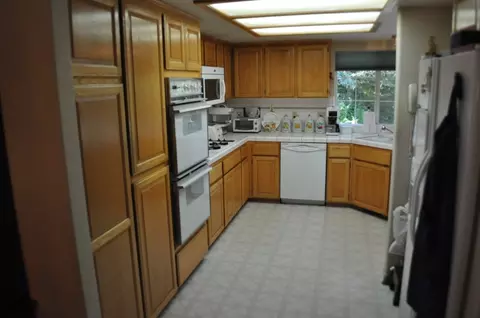 4140 Saratoga Dr, Redding, CA 96002 photo 2