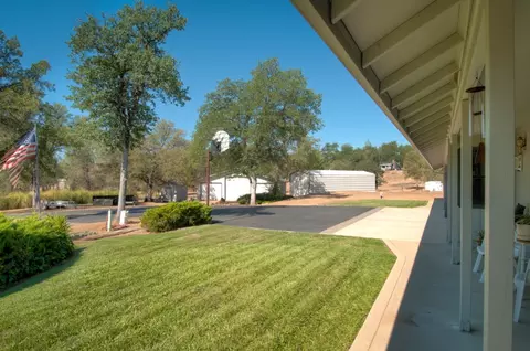 18208 Roseleaf Ln, Redding, CA 96003 photo 3
