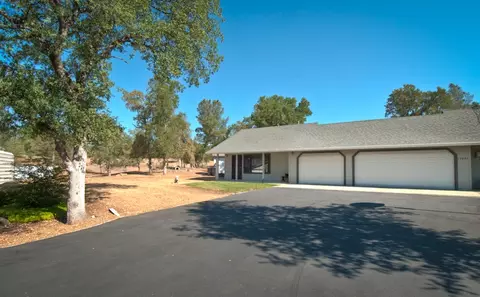 18208 Roseleaf Ln, Redding, CA 96003 photo 4