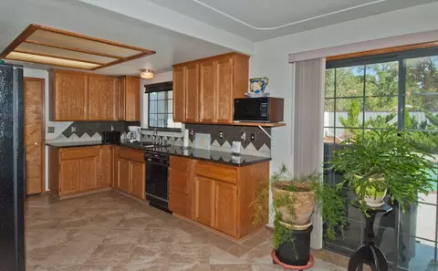 18208 Roseleaf Ln, Redding, CA 96003 photo 9
