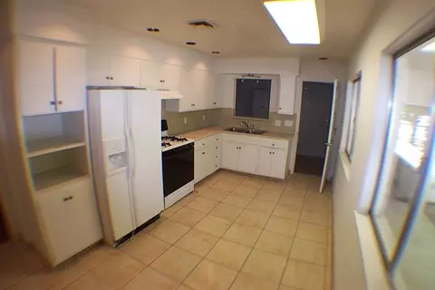 1590 Oakdale, Redding, CA 96002 photo 2