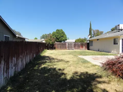 1421 Whistling Dr, Redding, CA 96003 photo 11