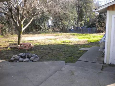 1627 Benton Dr, Redding, CA 96003 photo 12