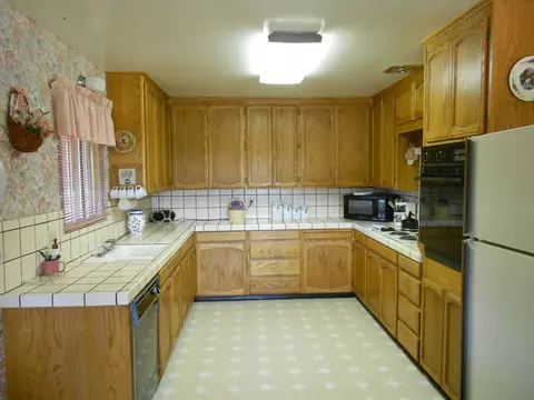 1600 Ridge Dr, Redding, CA 96001 photo 4