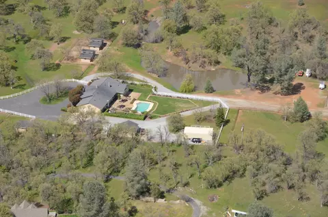 9951 Logan Rd, Redding, CA 96003 photo 1