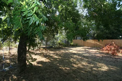 2705 Leland Ave, Redding, CA 96001 photo 2