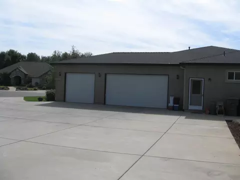 2726 Vermeer Pl, Redding, CA 96002 photo 4