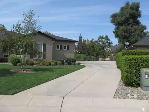 2726 Vermeer Pl, Redding, CA 96002 photo 2