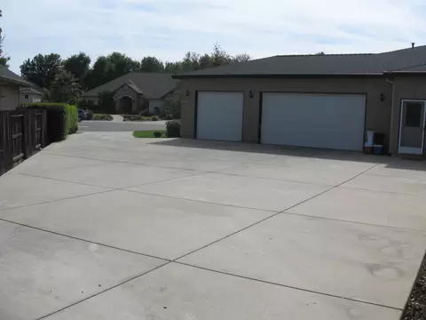 2726 Vermeer Pl, Redding, CA 96002 photo 3