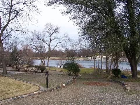 6811 Riverside Dr, Redding, CA 96001 photo 5