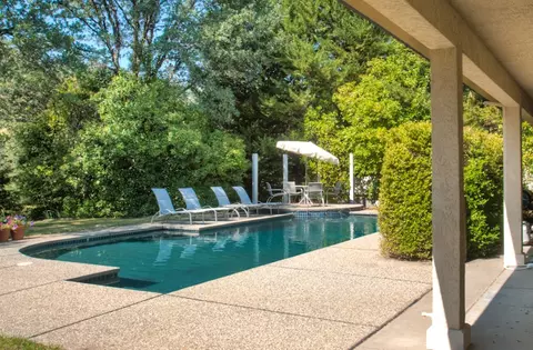 8808 Goldstone Ln, Redding, CA 96001 photo 2