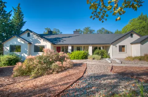8808 Goldstone Ln, Redding, CA 96001 photo 1