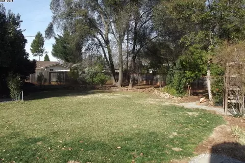 540 Gary Ct, Redding, CA 96002 photo 3