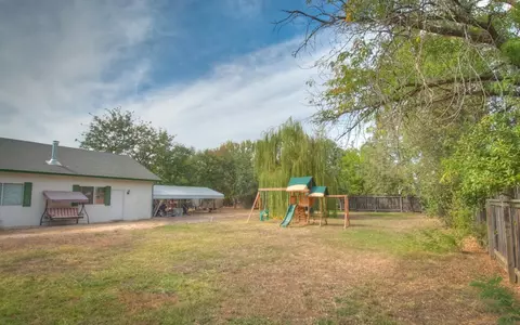 1214 Dusty Ln, Redding, CA 96002 photo 3