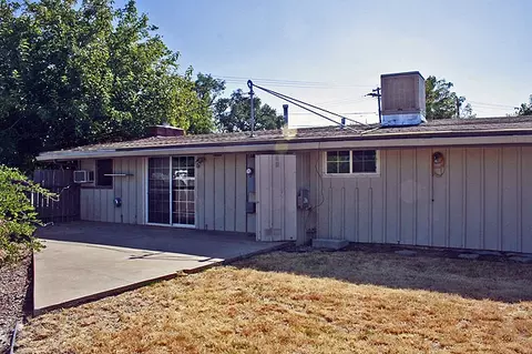 5496 Midway Dr, Redding, CA 96003 photo 2