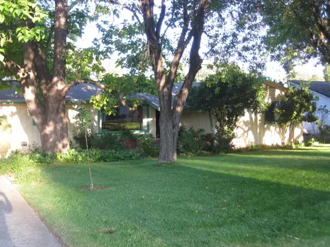 3239 Wilshire Dr, Redding, CA 96002 photo 1