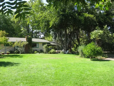 3239 Wilshire Dr, Redding, CA 96002 photo 3