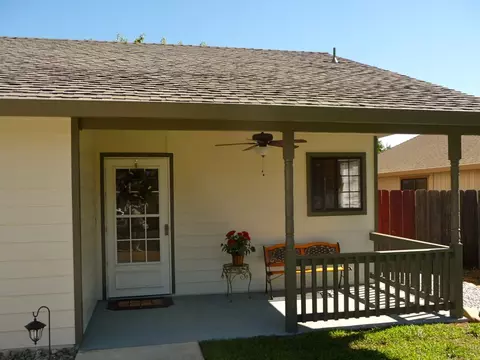 1597 Lacey Ln, Redding, CA 96003 photo 2