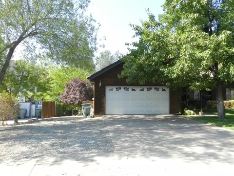 2032 Oconner Ave, Redding, CA 96001 photo 2