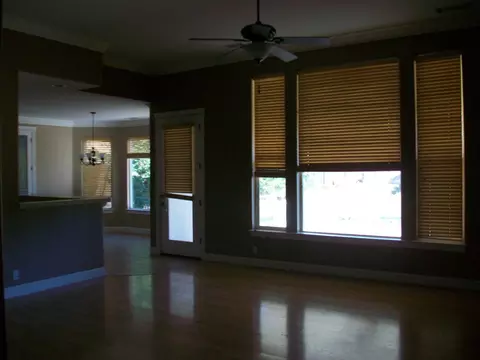 1222 Bonhurst Dr, Redding, CA 96003 photo 2