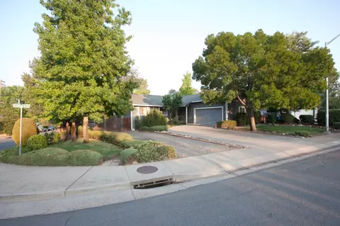 1813 Kildare Dr, Redding, CA 96001 photo 2