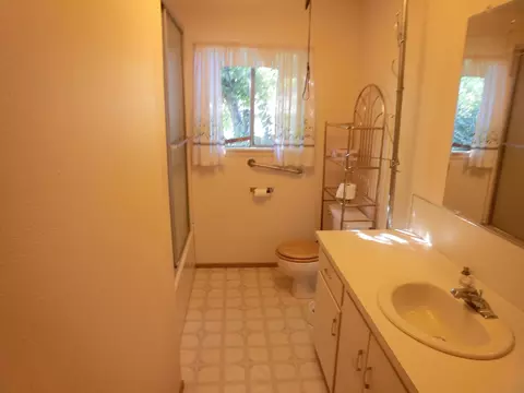 1825 Mesa St, Redding, CA 96001 photo 5