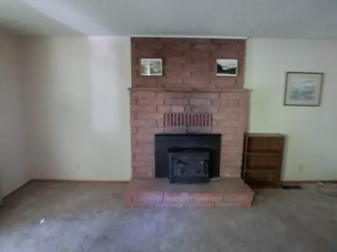1825 Mesa St, Redding, CA 96001 photo 2