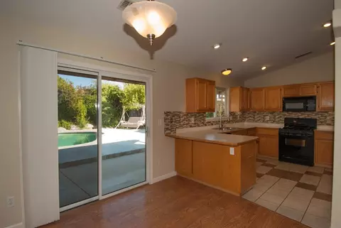1537 Purple Way, Redding, CA 96003 photo 11