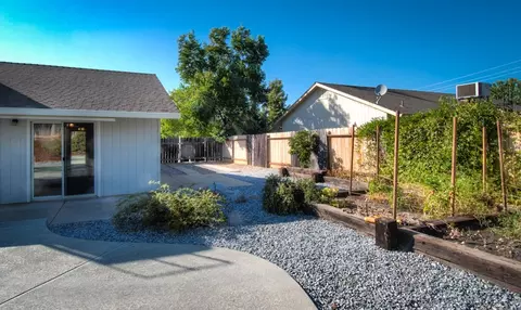 1537 Purple Way, Redding, CA 96003 photo 32