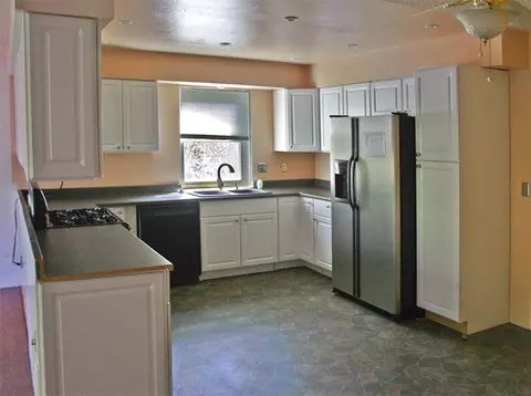 1296 Riviera Dr, Redding, CA 96001 photo 3