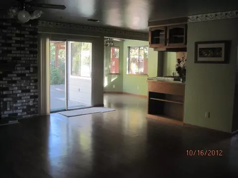 270 Newport Dr, Redding, CA 96001 photo 2