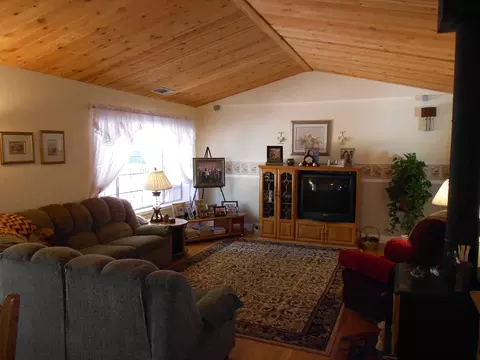 6411 Lucerne Ct, Redding, CA 96001 photo 5