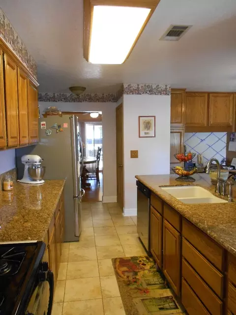 6411 Lucerne Ct, Redding, CA 96001 photo 9